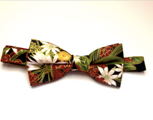 Load image into Gallery viewer, Flannel Flower  Bow Tie   By Rocklilywombats
