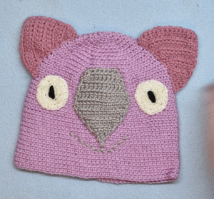 C 4 - 10. Wombat Beanie, hat  100% wool Child 4 - 10 yrs : Pink coffee rose