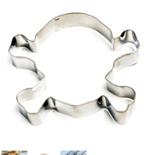 Load image into Gallery viewer, Skull and Croos bones  10.5 cm Stainless Steel Cookie Cutter  by Sweet Themes made in China