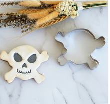 Load image into Gallery viewer, Skull and Croos bones  10.5 cm Stainless Steel Cookie Cutter  by Sweet Themes made in China