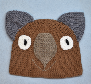 C 4 - 10. Wombat Beanie, hat  100% wool Child 4 - 10 yrs : Chocolate brown grey