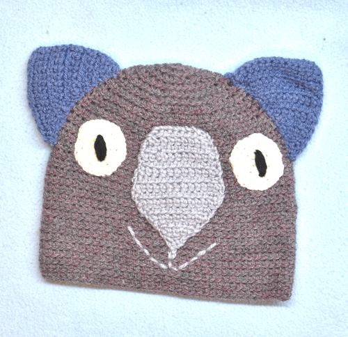 C 4 - 10. Wombat Beanie, hat  100% wool Child 4 - 10 yrs : Chocolate fawn blue