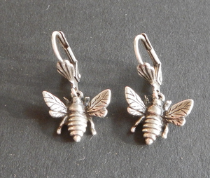 Vintage online bee earrings