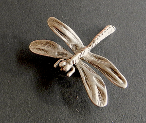 Dragonfly Pewter Brooch Antique silver : Peek- a- Boo