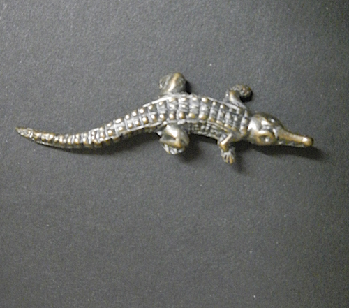 Crocodile Pewter Brooch Antique silver : Peek- a- Boo