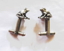 Load image into Gallery viewer, Frog Pewter Cufflinks Antique copper Plated â€“ Peek-a-Boo